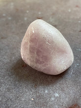 Load image into Gallery viewer, Kunzite tumble 17
