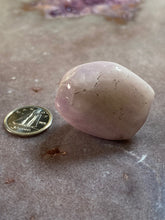 Load image into Gallery viewer, Kunzite tumble 15
