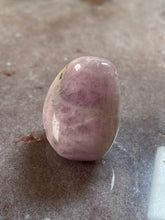 Load image into Gallery viewer, Kunzite tumble 14
